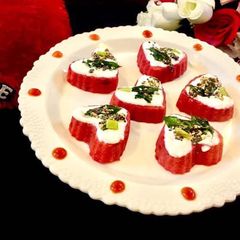 A picture of Healthy Beetroot Tomato Muffins.