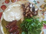 Una foto di pesto burrata