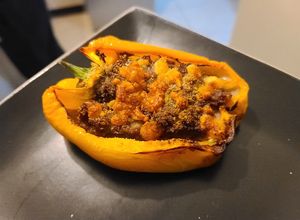 Una foto de Pimentón relleno preparado en freidora de aire
