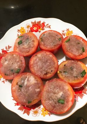 Hình của món Lần đầu làm chuyện ấy..Cà chua 🍅 nhồi thịt😬.