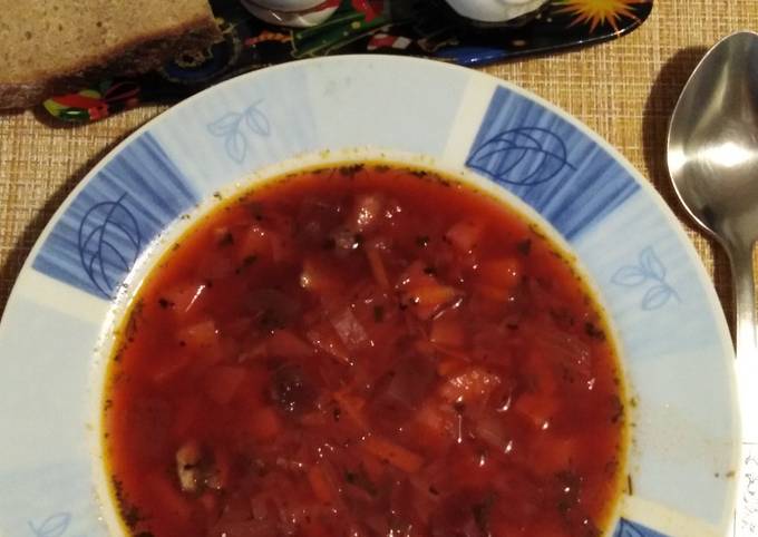 Утиный борщ с квашенной капустой и сельдереем