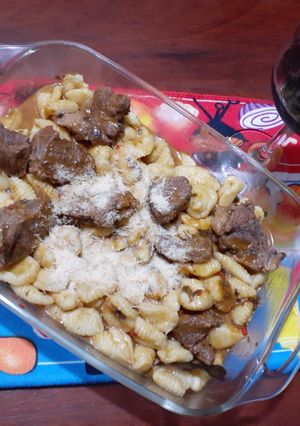 Una foto de Ñoquis caseros con estofado de carne