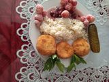 Rántott sajt és cukkini🥒 rizzsel és 🍒🍓 gyümölcsmártással🍎🍒🍓