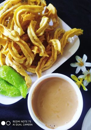 ચંપાકલી ગાંઠીયા (Champakali Ganthiya) રેસીપી મુખ્ય ફોટો