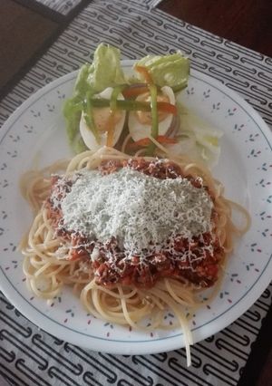 Una foto de Spaguetti a mi bolognesa con Pesto