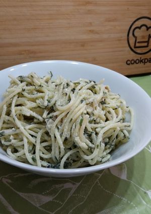 Spenótos, juhtúrós spagetti recept fotója