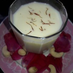 A picture of Kesariya thandai.