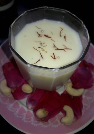 A picture of Kesariya thandai.