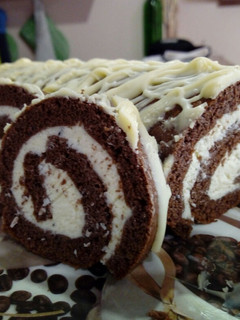 Mascarponés kókuszos piskótatekercs recept fotója