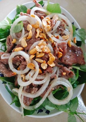 Hình của món Bò xào lót rau càng cua.