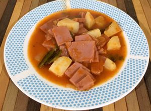 Una foto de Mortadela con papas y poblano