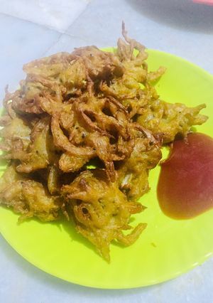 A picture of Crispy onion pakora.