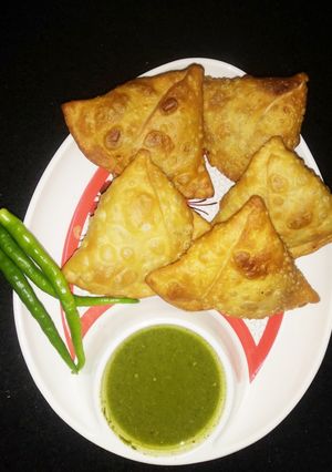 ચીઝ કોર્ન સમોસા (Cheese Corn Samosa Recipe in Gujarati) રેસીપી મુખ્ય ફોટો