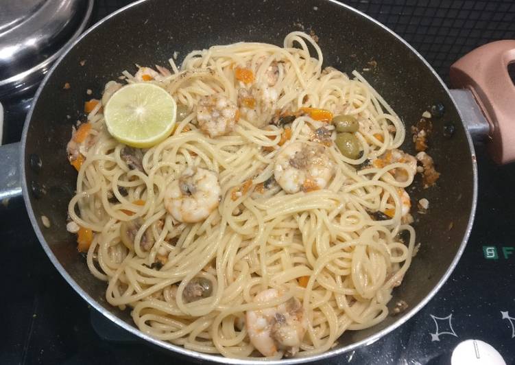 Simple Way to Make Any-night-of-the-week Sardine and Prawns Spaghetti