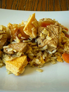 Una foto de Wok de pavo (o como aprovechar el arroz blanco sobrante)