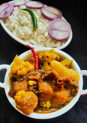 ফুলকপি দিয়ে মাছের ঝোল (fulkopi diye macher jhol recipe in Bengali) রেসিপির প্রধান ছবি