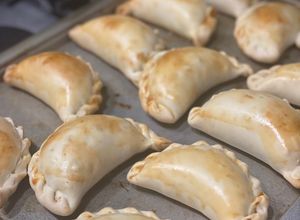 Una foto de 🥟Empanadas jugosas de carne molida 🥟