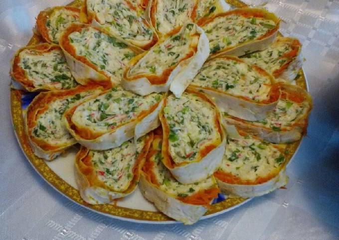 Рулет из лаваша с корейской морковью, ветчиной и сыром