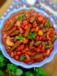 عکسی از دستور خوراک لوبیا چیتی با قارچ و بامیه