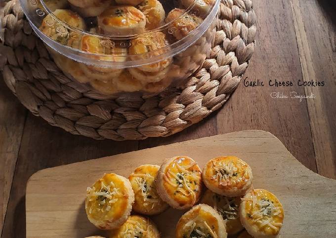 Garlic cheese cookies