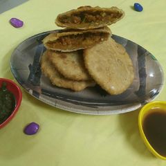 A picture of Pyaaz Kachoris.