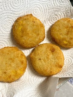 喵喵ㄉ氣炸義美玉米可樂餅 的食譜成品照片