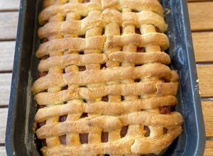 Una foto de Pastafrola 25 de Mayo casera con membrillo al Marsala
