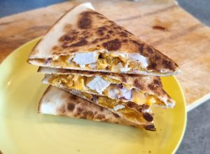 KFC QURRITO lilahagymával, dupla sajttal recept fotója
