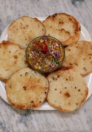 A picture of Garlic bread and ghugni.