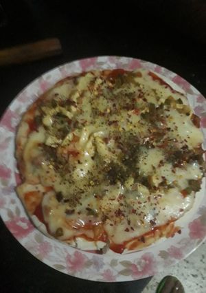 A picture of ONION  CAPSICUM  double  cheese  pizza without oven.