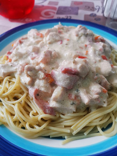 Una foto de Fideos con salsa blanca