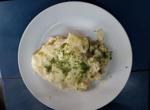 Una foto de Papas fileteadas en olla 🍽🍷