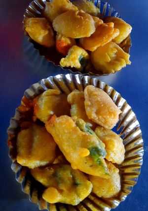 A picture of Mix pakoda.