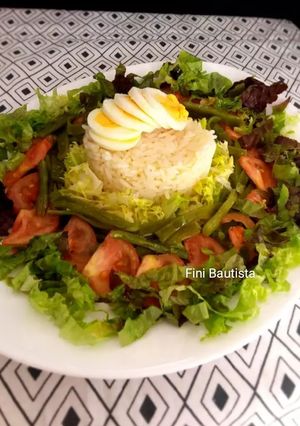 Una foto de Ensalada de arroz con judías y lechuga variada