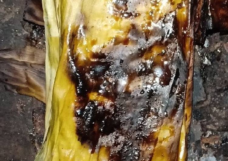 Cara Membuat Tongkol panggang daun pisang yang Enak