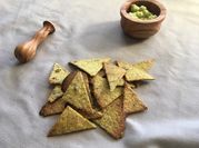 Una foto de crackers de harina de chia