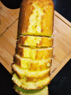 A picture of Super Moist Lemon Loaf Cake 🍰.