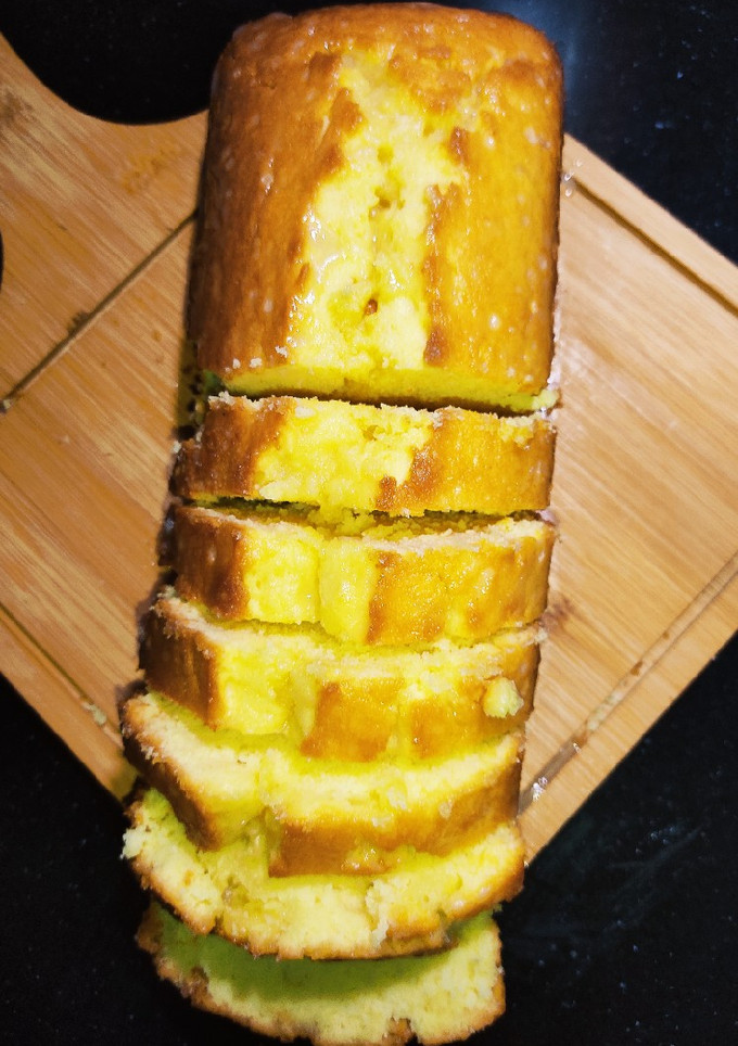 A picture of Super Moist Lemon Loaf Cake 🍰.