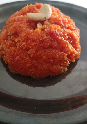 ગાજરનો હલવો (Gajar Halwa Recipe In Gujarati) રેસીપી મુખ્ય ફોટો
