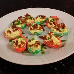 A picture of Bacon and Jalapeno Deviled Eggs colored for Christmas.