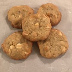 A picture of White Chocolate Orange Cookies.