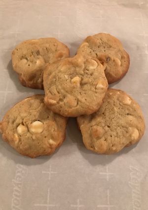 A picture of White Chocolate Orange Cookies.