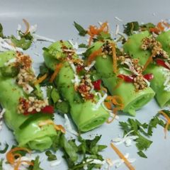 A picture of Spinach Khandvi.