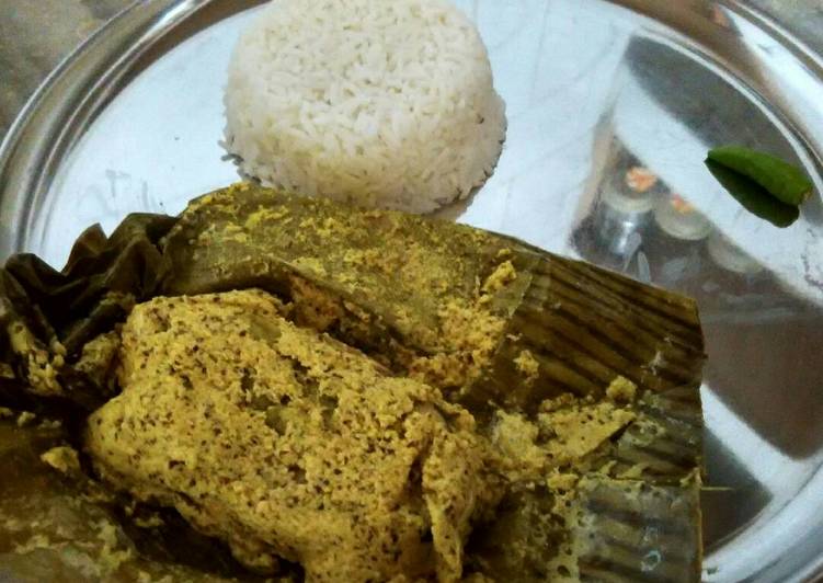 Steps to Make Super Quick Homemade Bhetki maccher paturi (Barramundi fish)