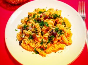 Una foto de Speedy...pasta, aceitunas negras, y frutas secas...puro sabor