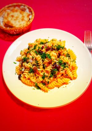 Una foto de Speedy...pasta, aceitunas negras, y frutas secas...puro sabor