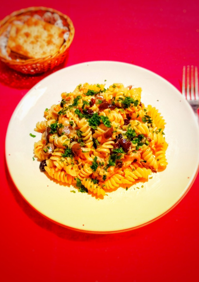 Una foto de Speedy...pasta, aceitunas negras, y frutas secas...puro sabor