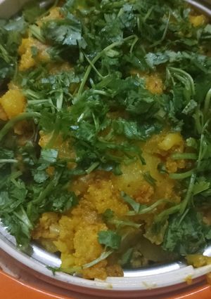 गोभी आलू (Gobhi aloo recipe in hindi) रेसिपी मुख्य फोटो