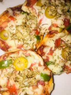 صورة لوصفة ميني بيتزا جنان بطريقه الشيف روان 🍕🍕