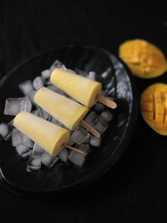 मैंगो कुल्फी (Mango kulfi recipe in Hindi) रेसिपी मुख्य फोटो
